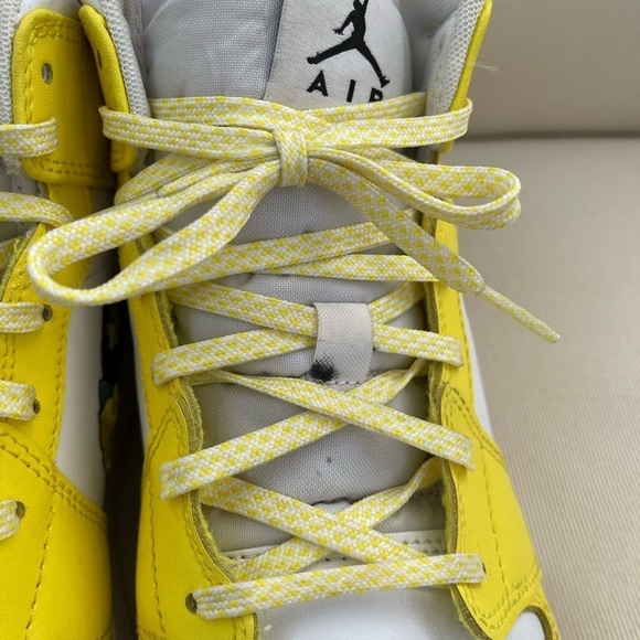 Air Jordan 1 Mid SE GS 'Rose Patch Dynamic - Picture 5 of 10